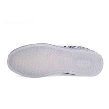 成人发光鞋视频,揭秘成人发光鞋的神奇魅力